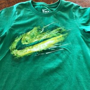 Nike short sleeve shirt